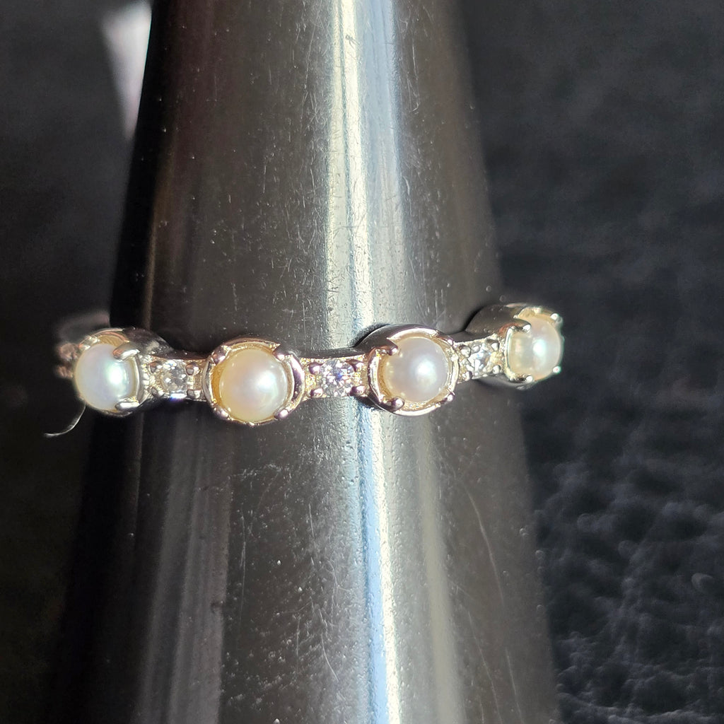 Fine 4 Pearl ring