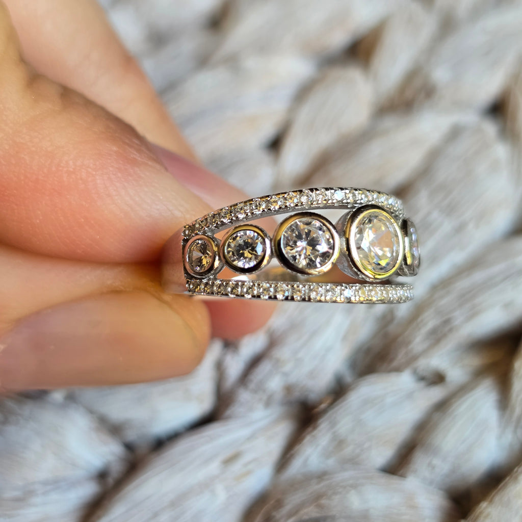 Round Cz ring