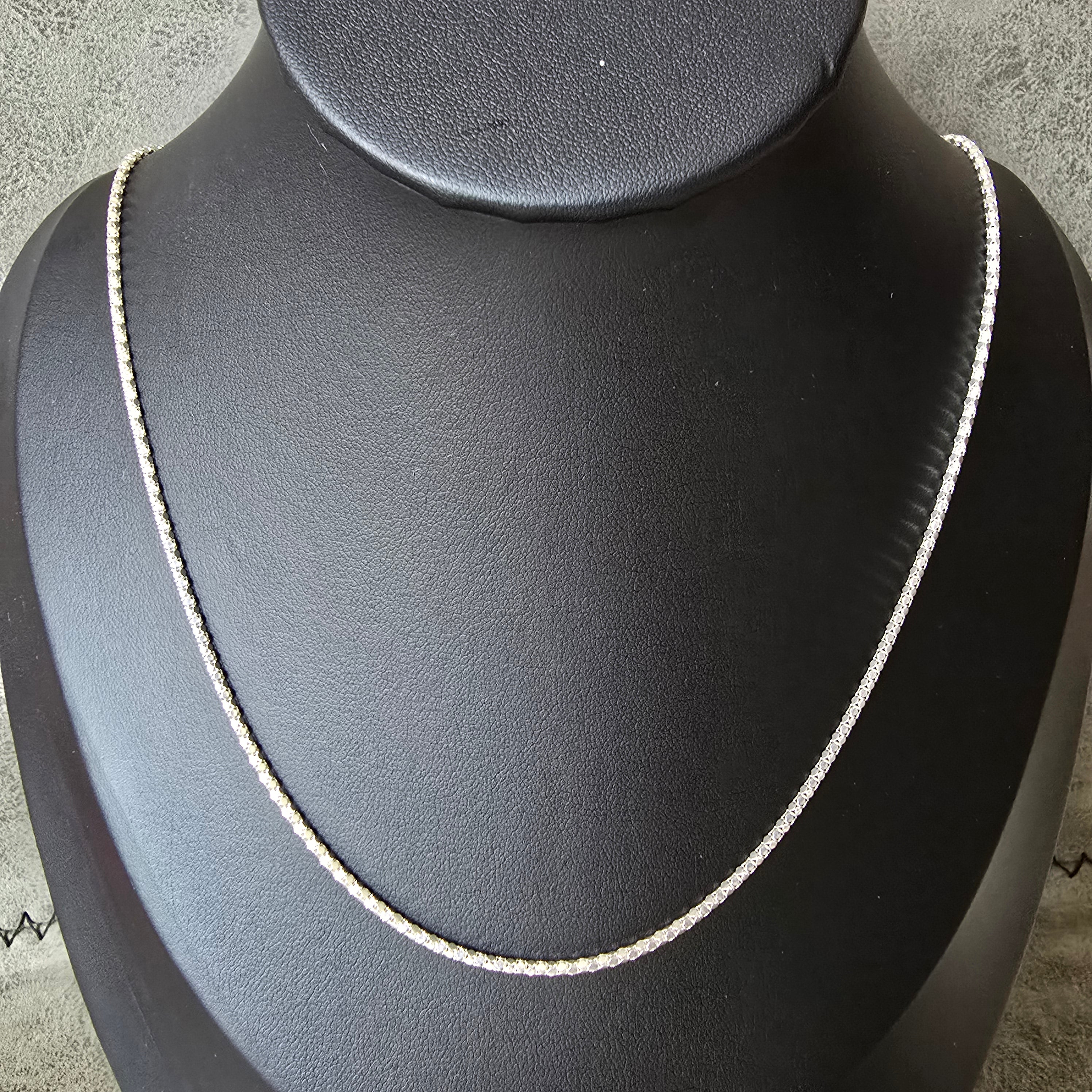 1.6mm Hammered Necklace