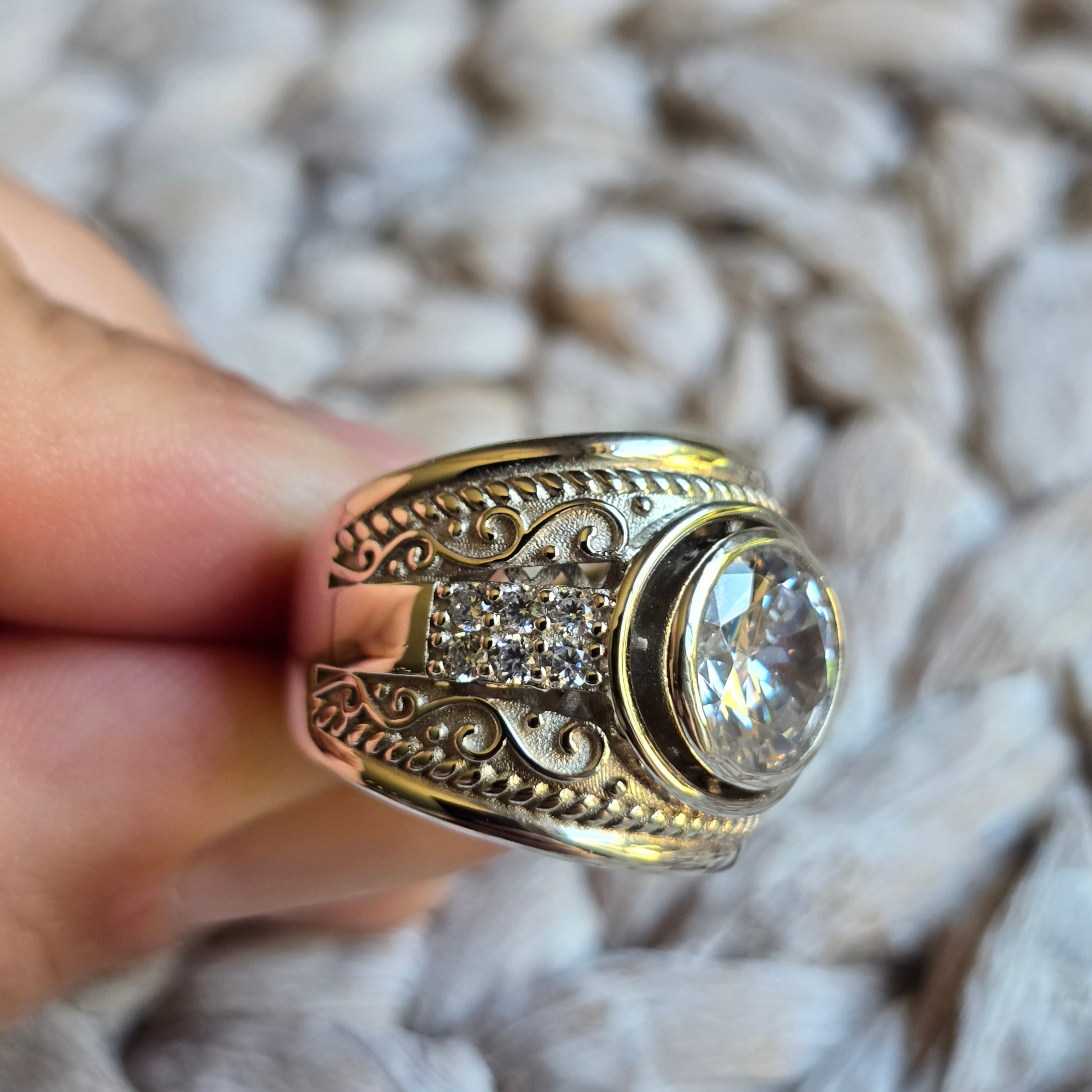 Round Enclosed Antique ring
