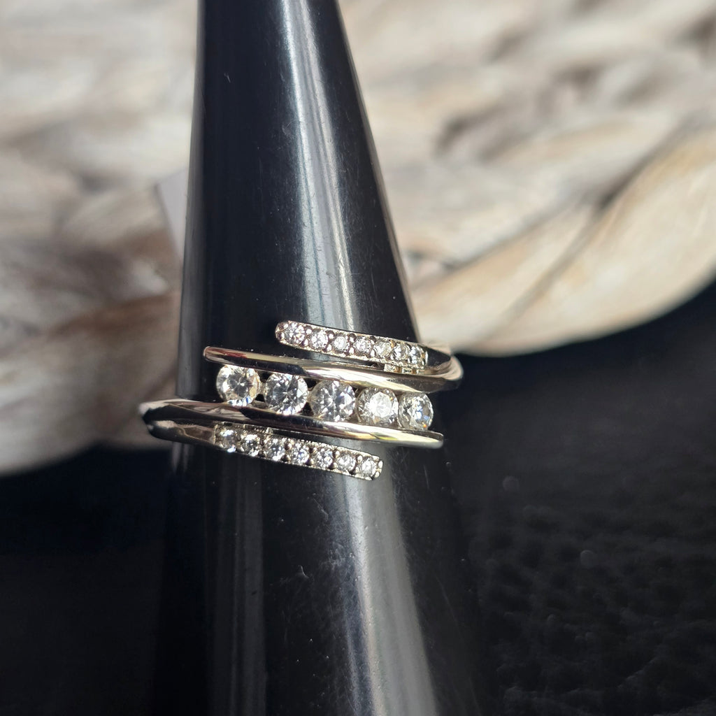 Swirl Cz ring