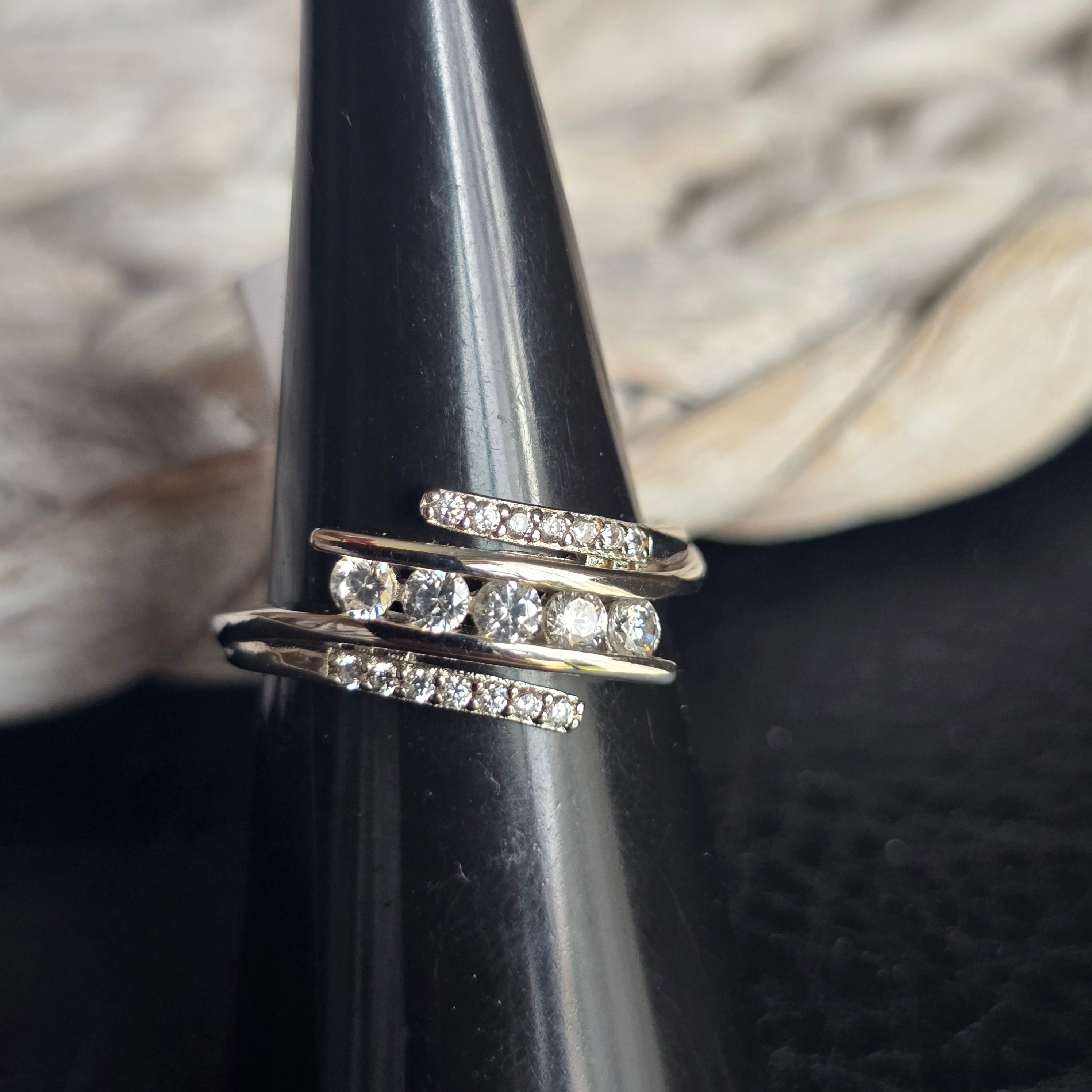 Swirl Cz ring