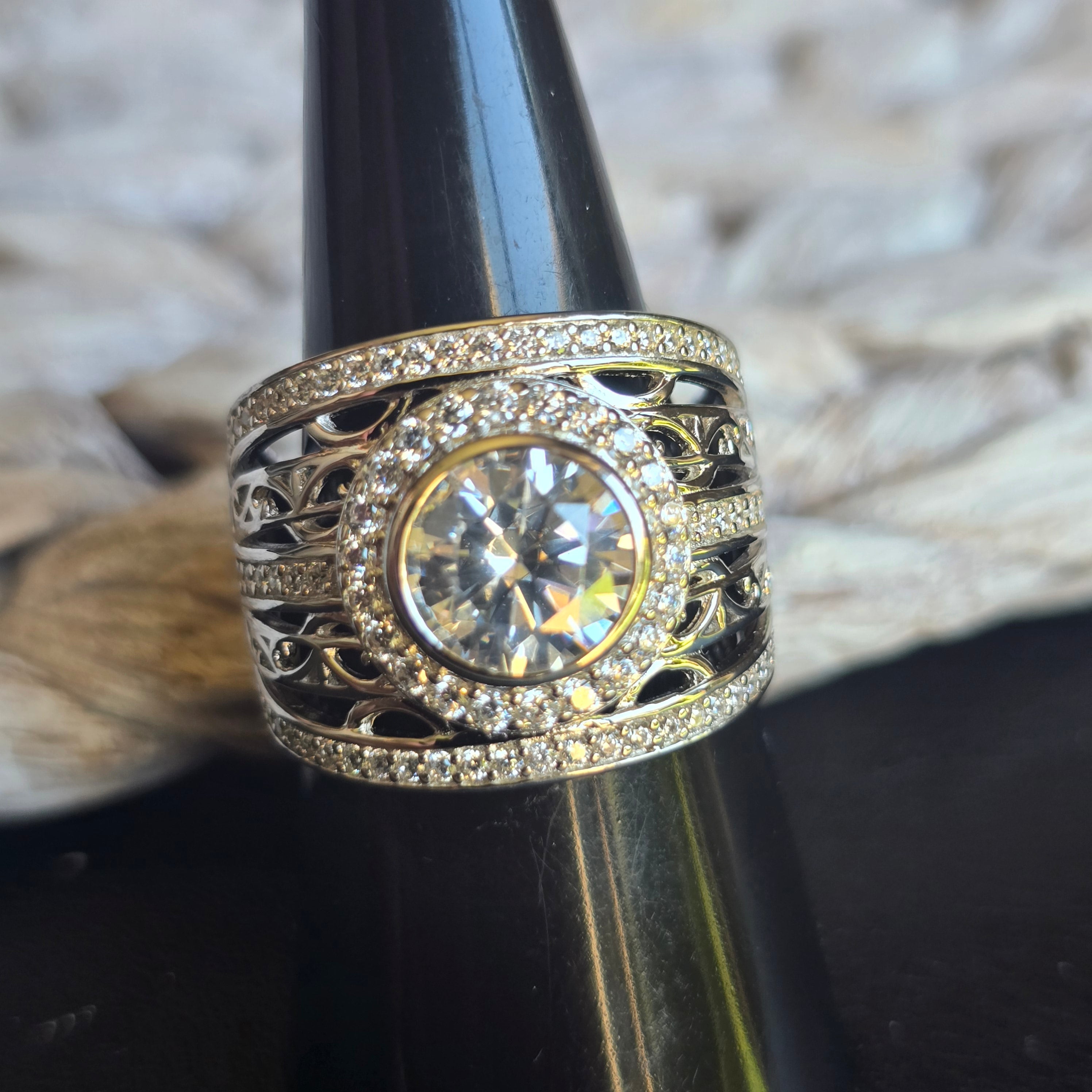 Round Halo Cz