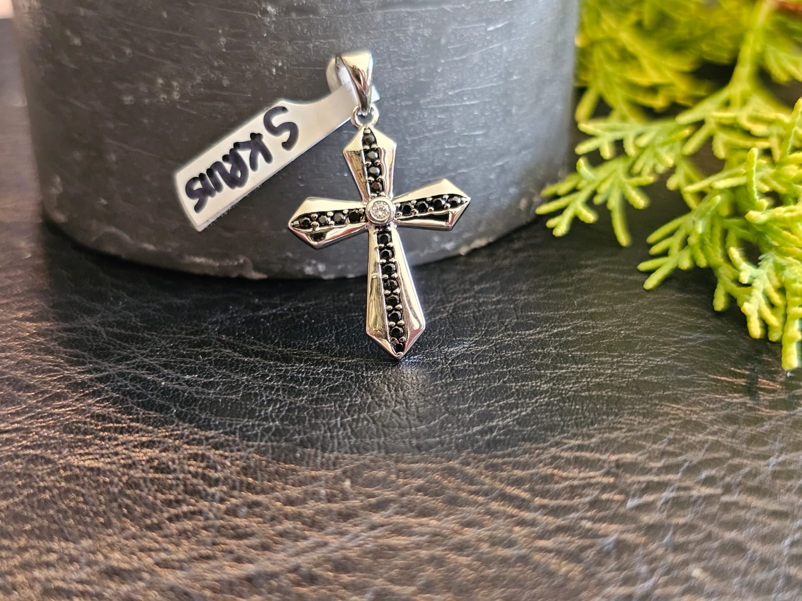 27x19mm Black Onyx Cross