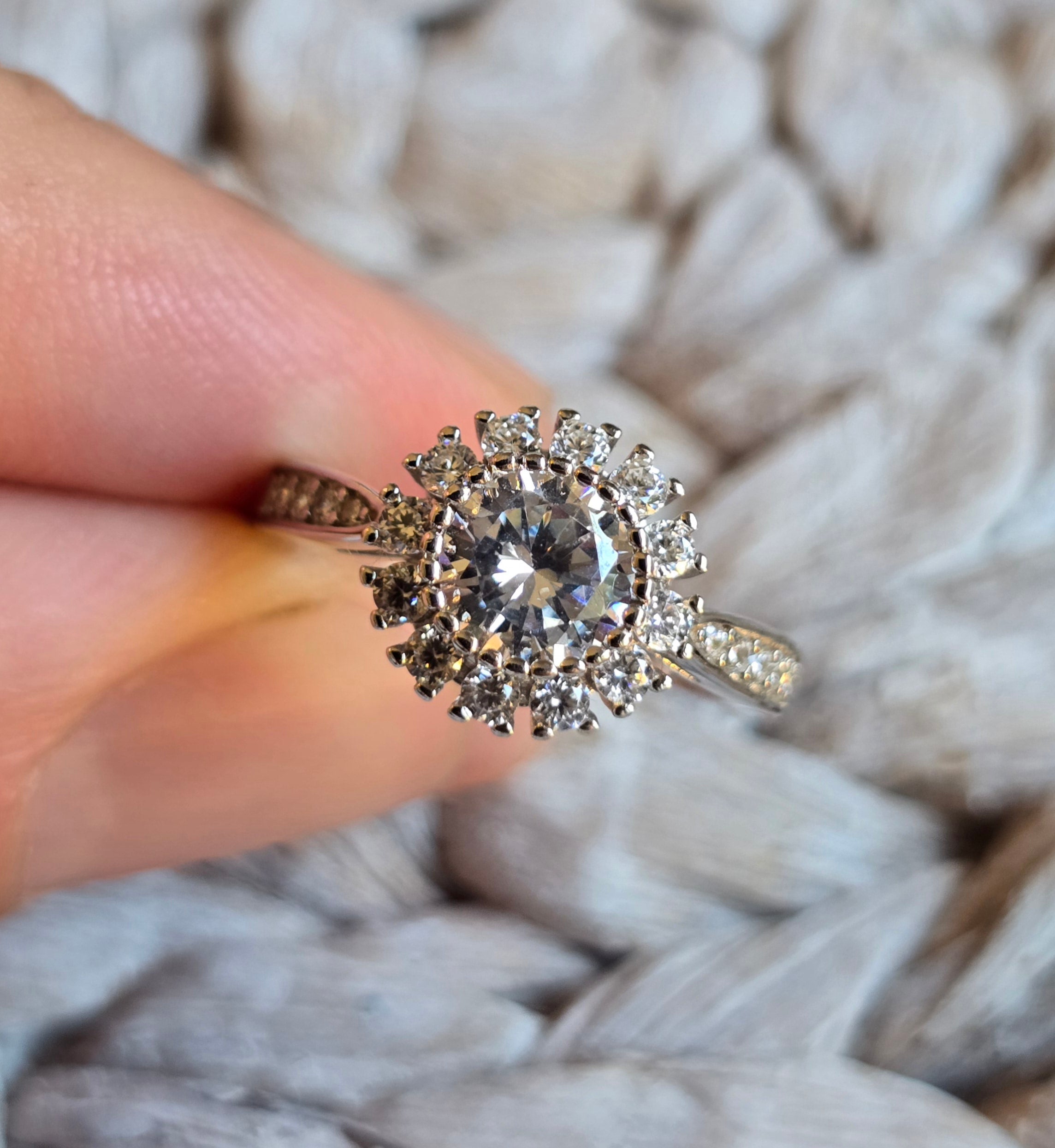 Round Cz ring