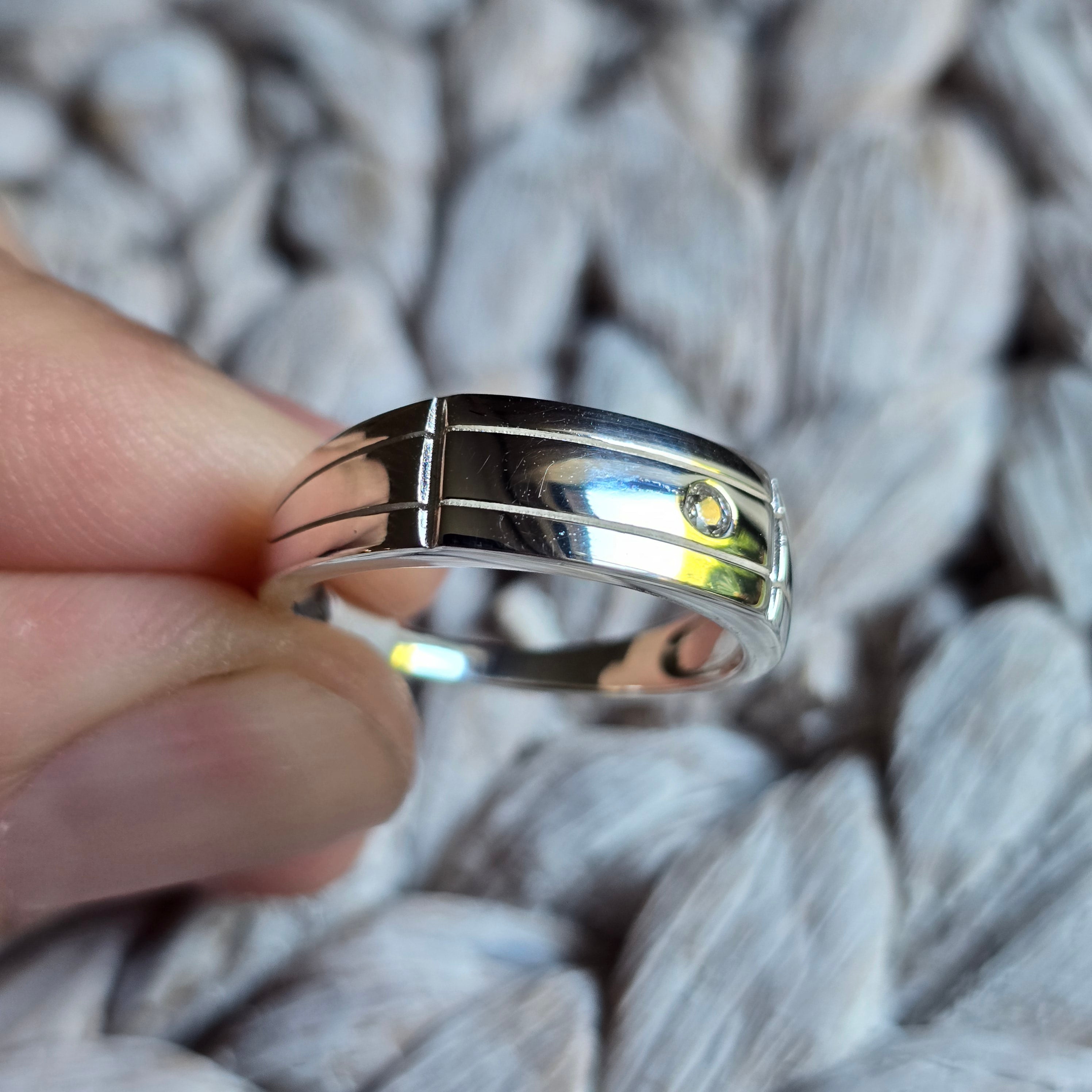 Single Cz ring