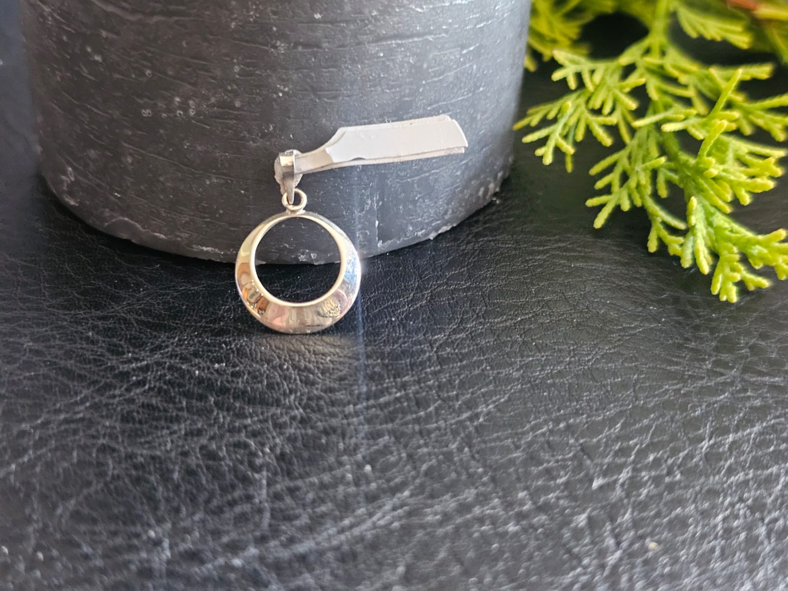16mm Circle