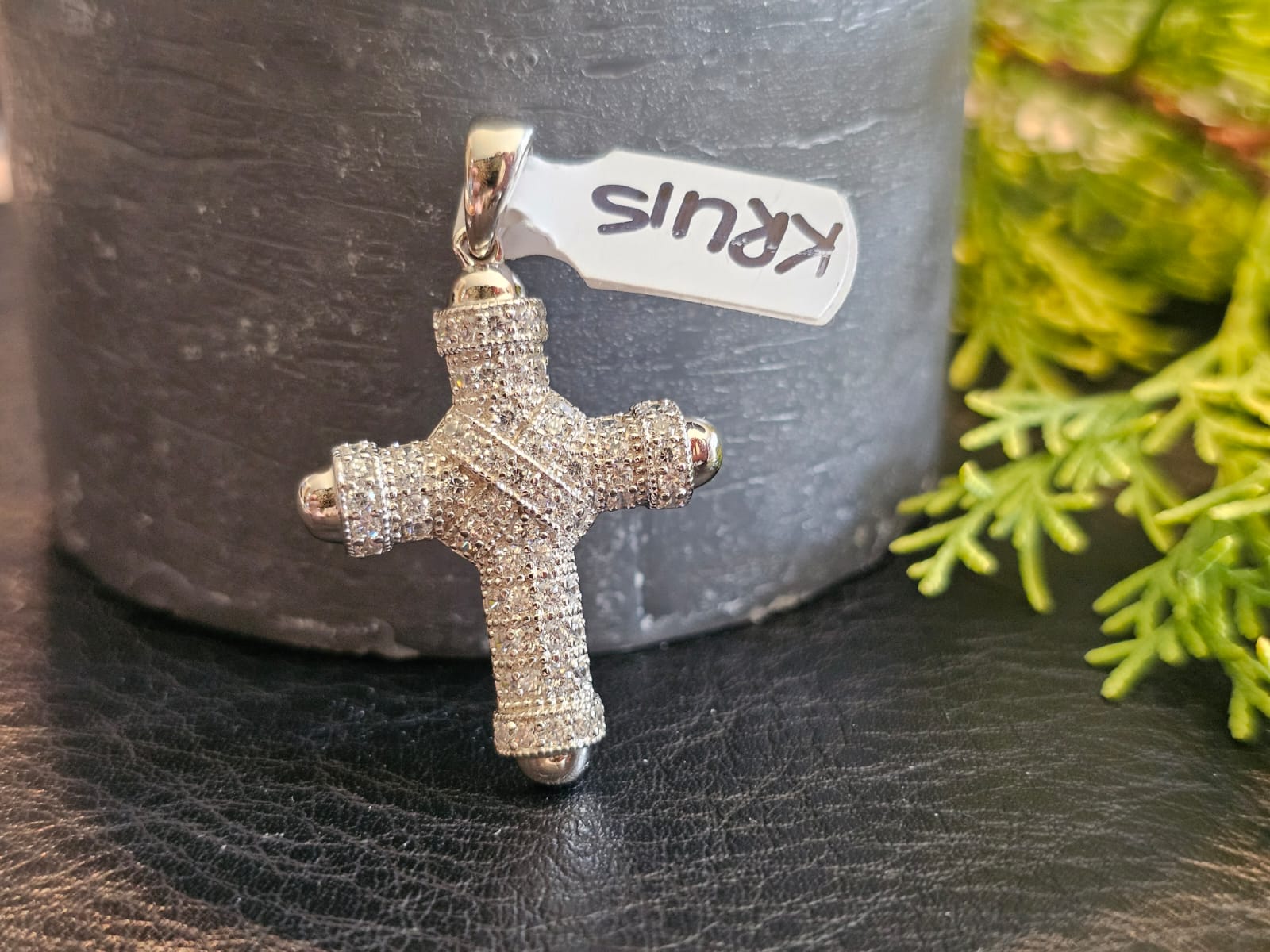 33x25 Fine Cz Cross