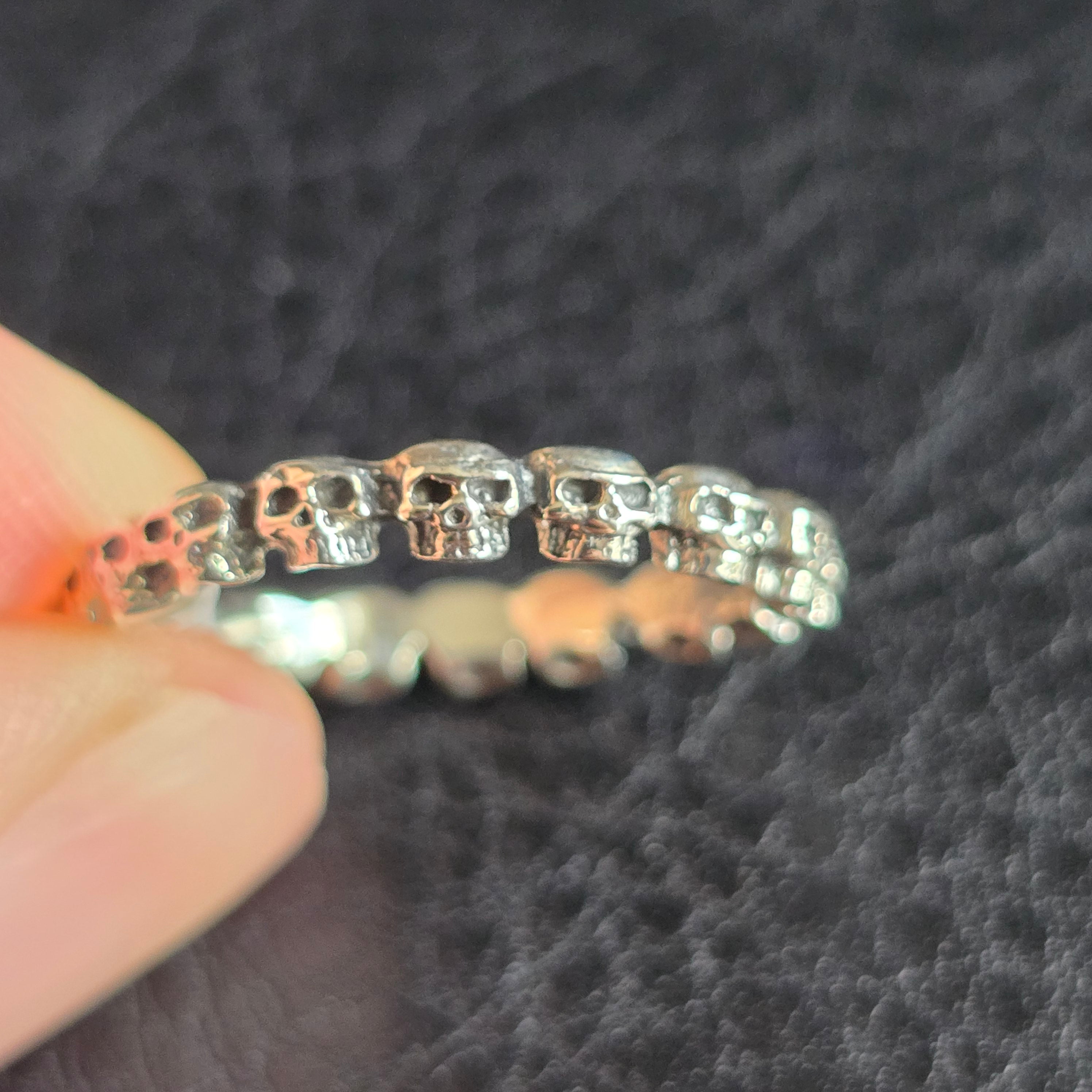 Skull Eternity ring