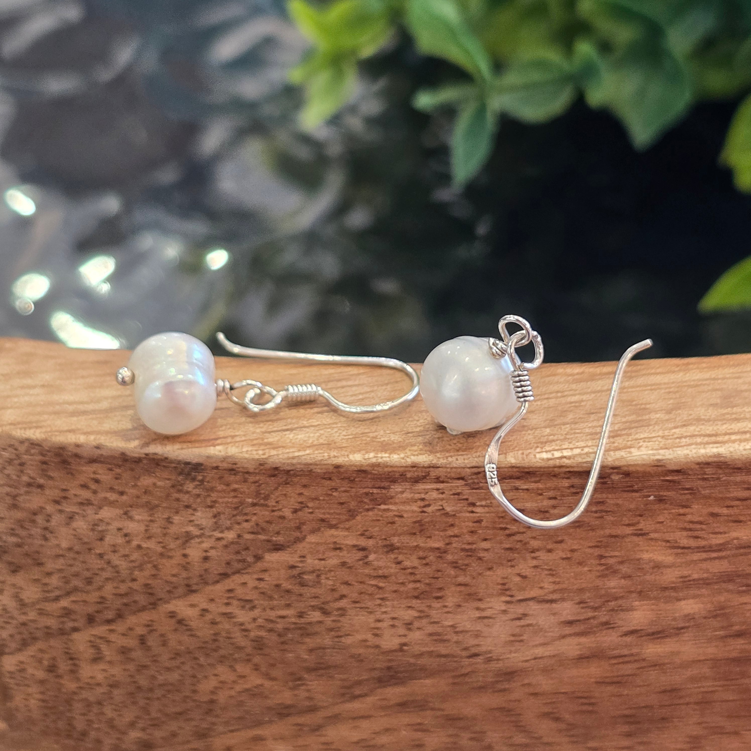 28mm Dangling Round Pearl