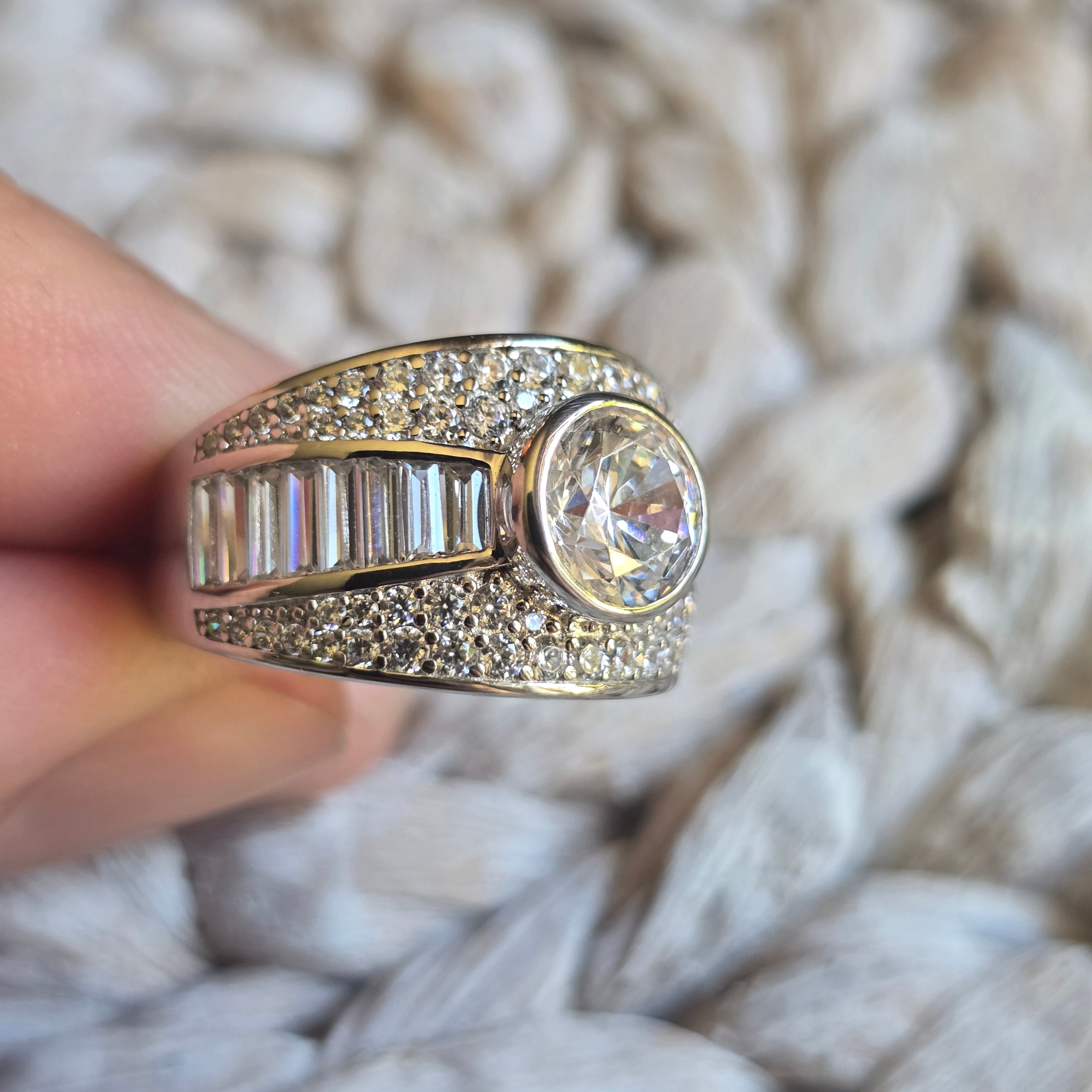 Round Bridget ring