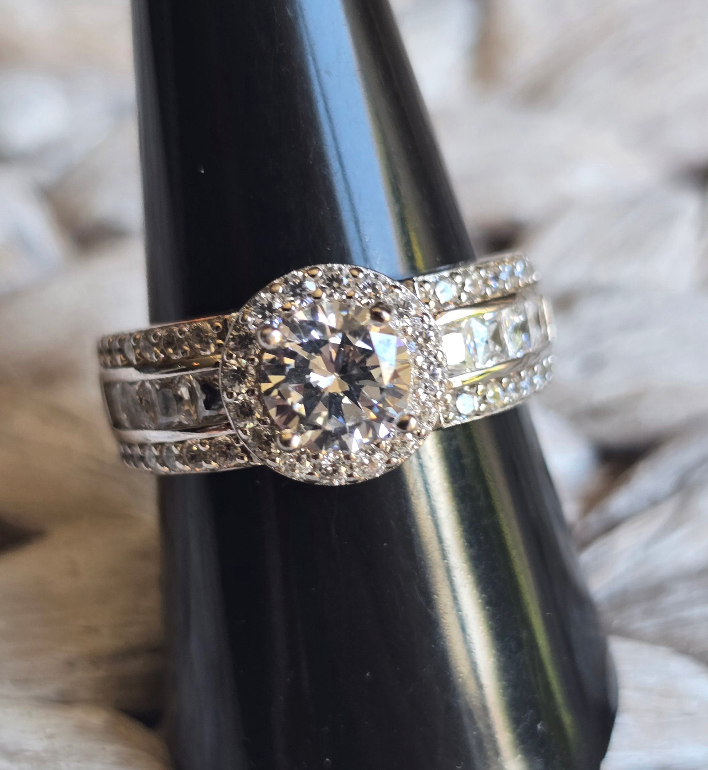 Round Cz Halo ring