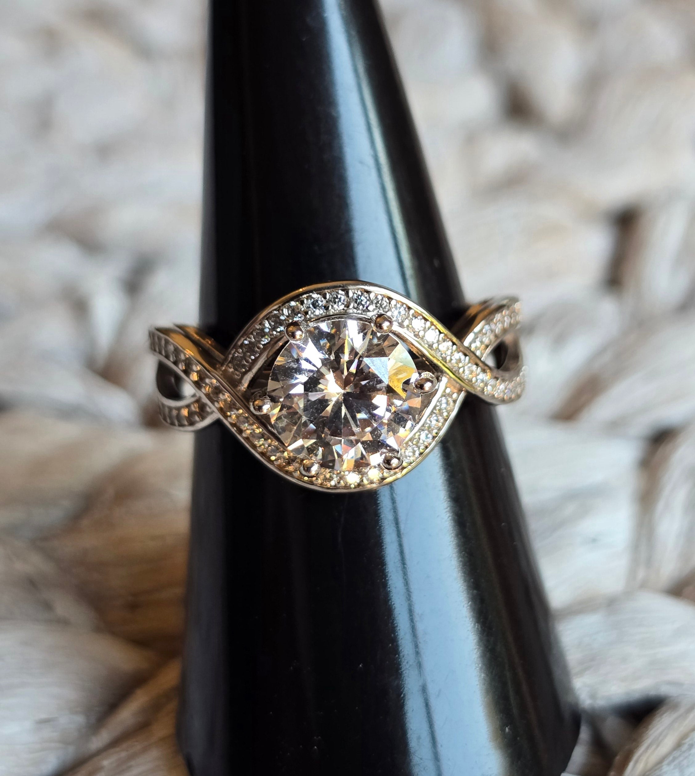 Round Cz ring