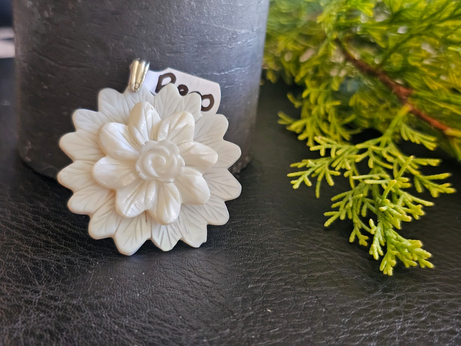 45mm Mother of Pearl Flower
