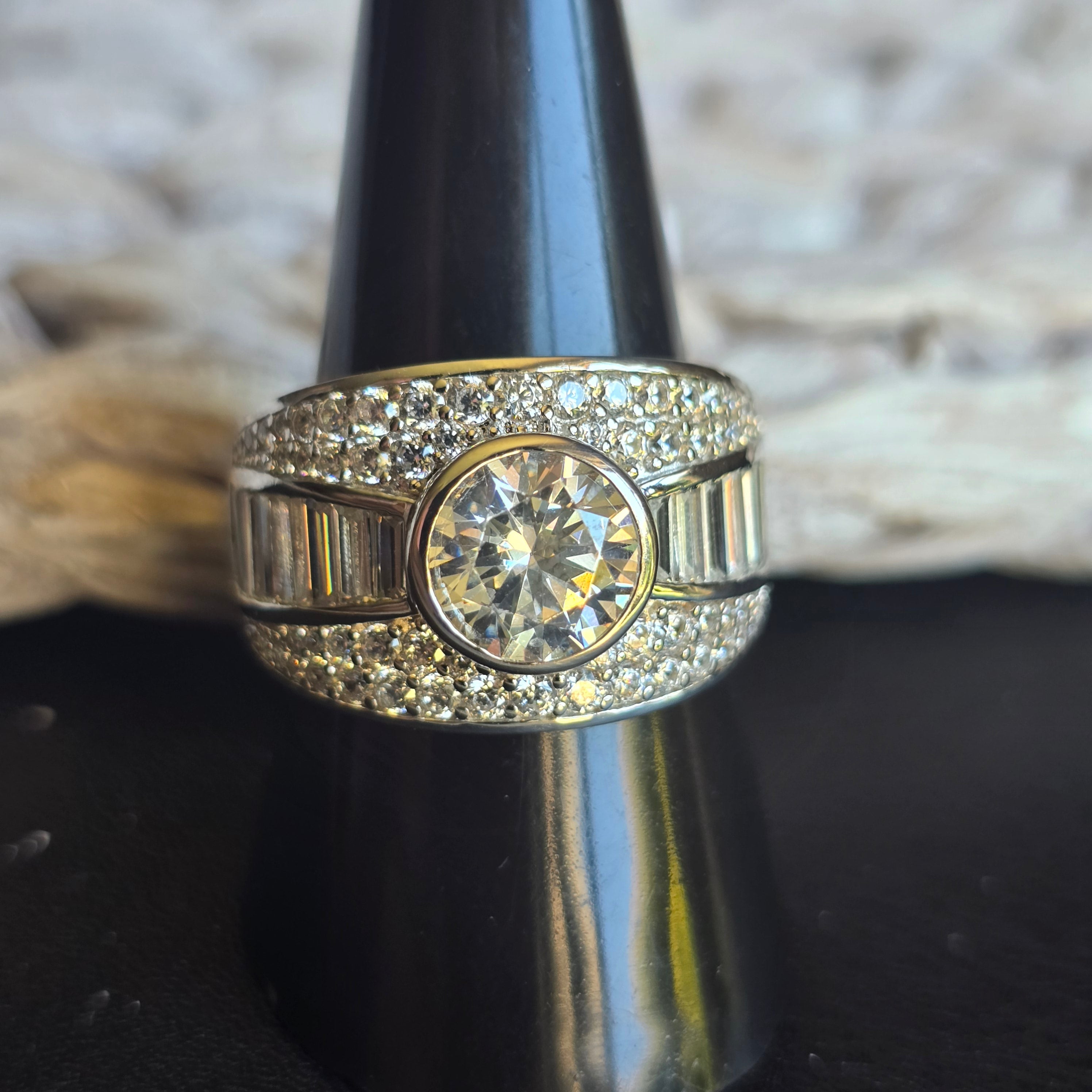 Round Bridget ring