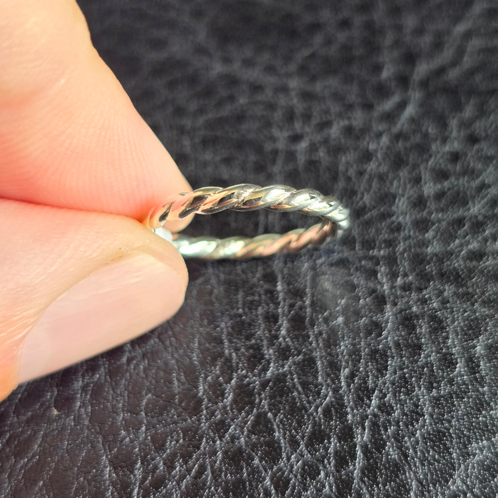 Twisted ring
