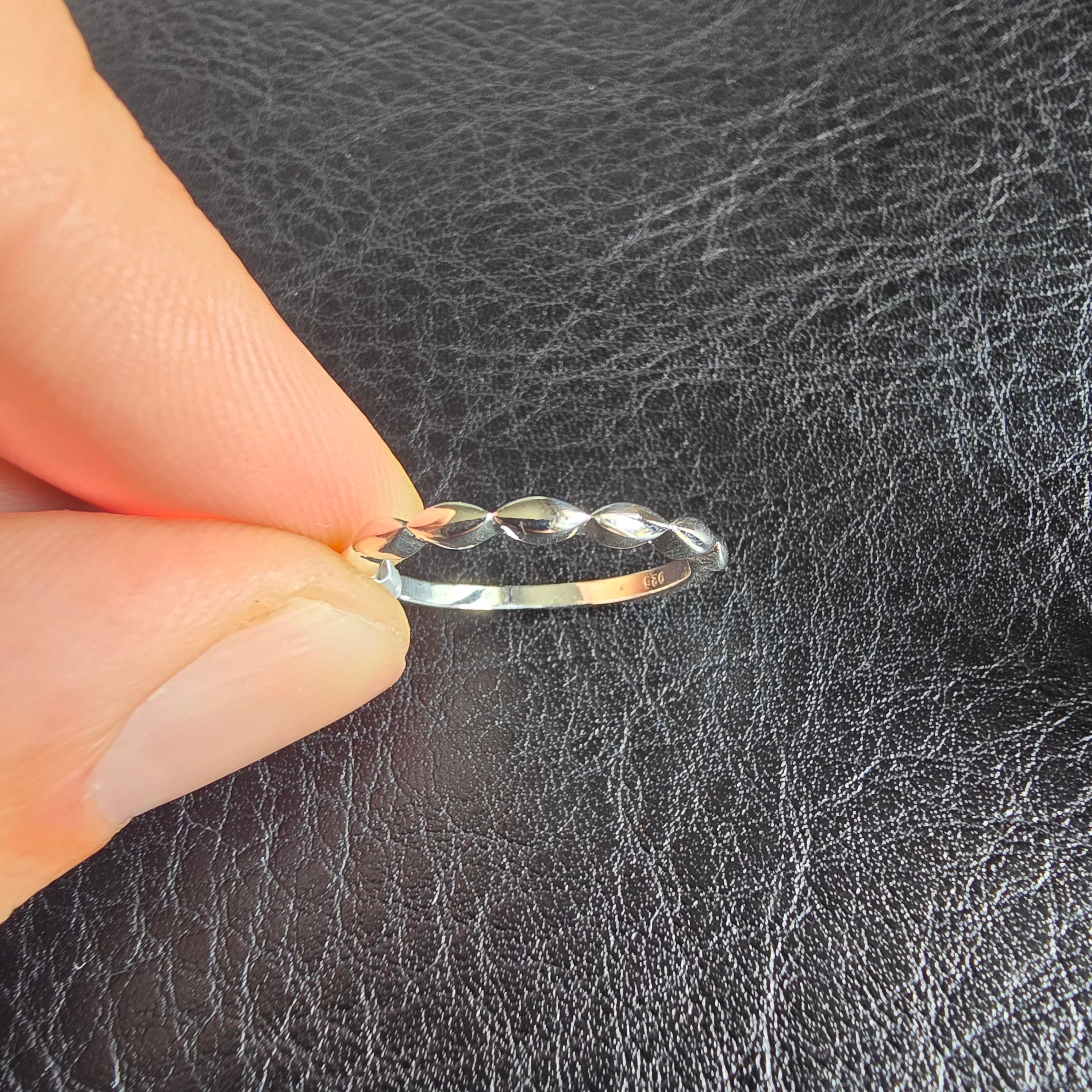 Geometric band ring