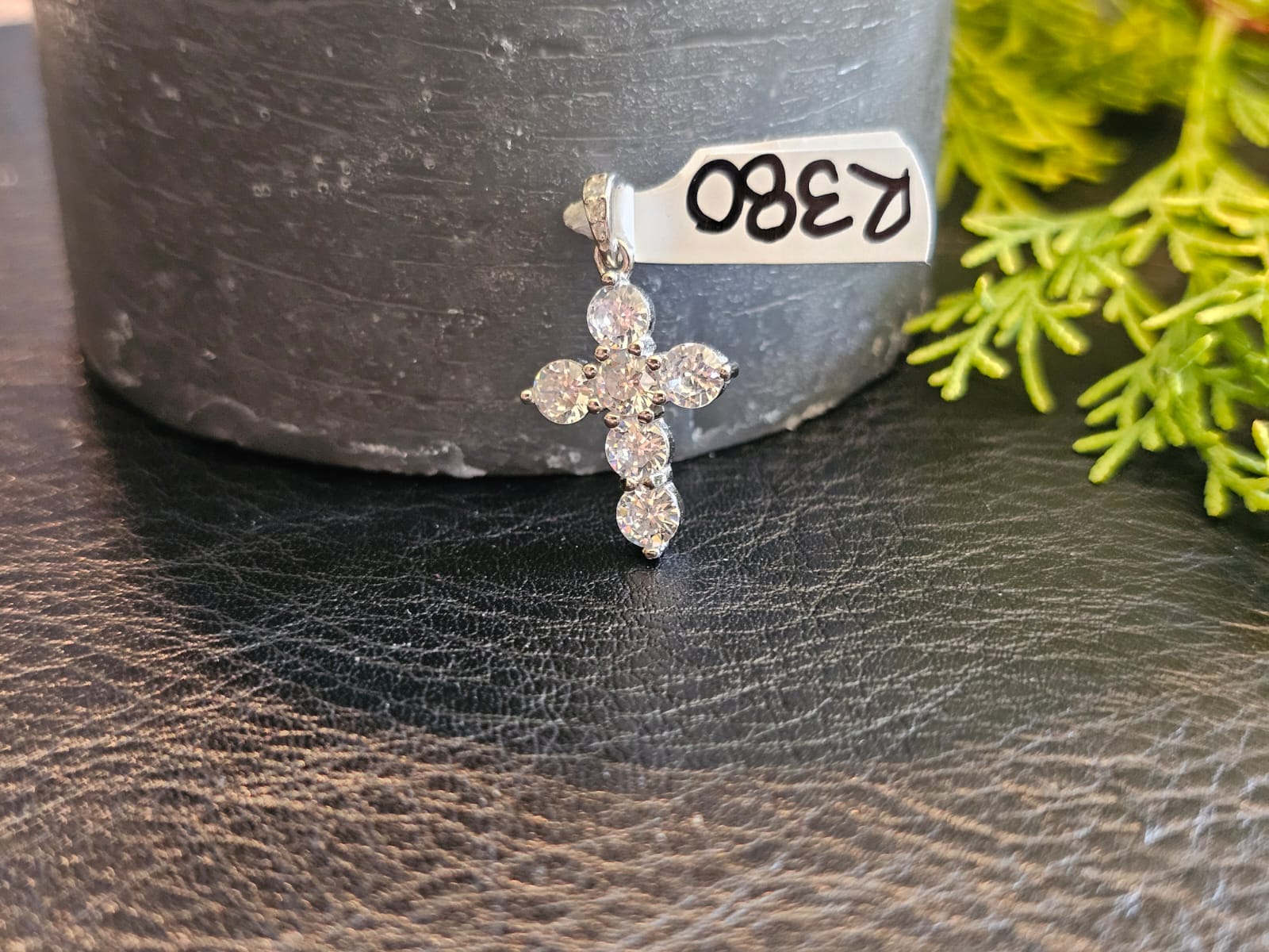 19x14mm Round Cz Cross
