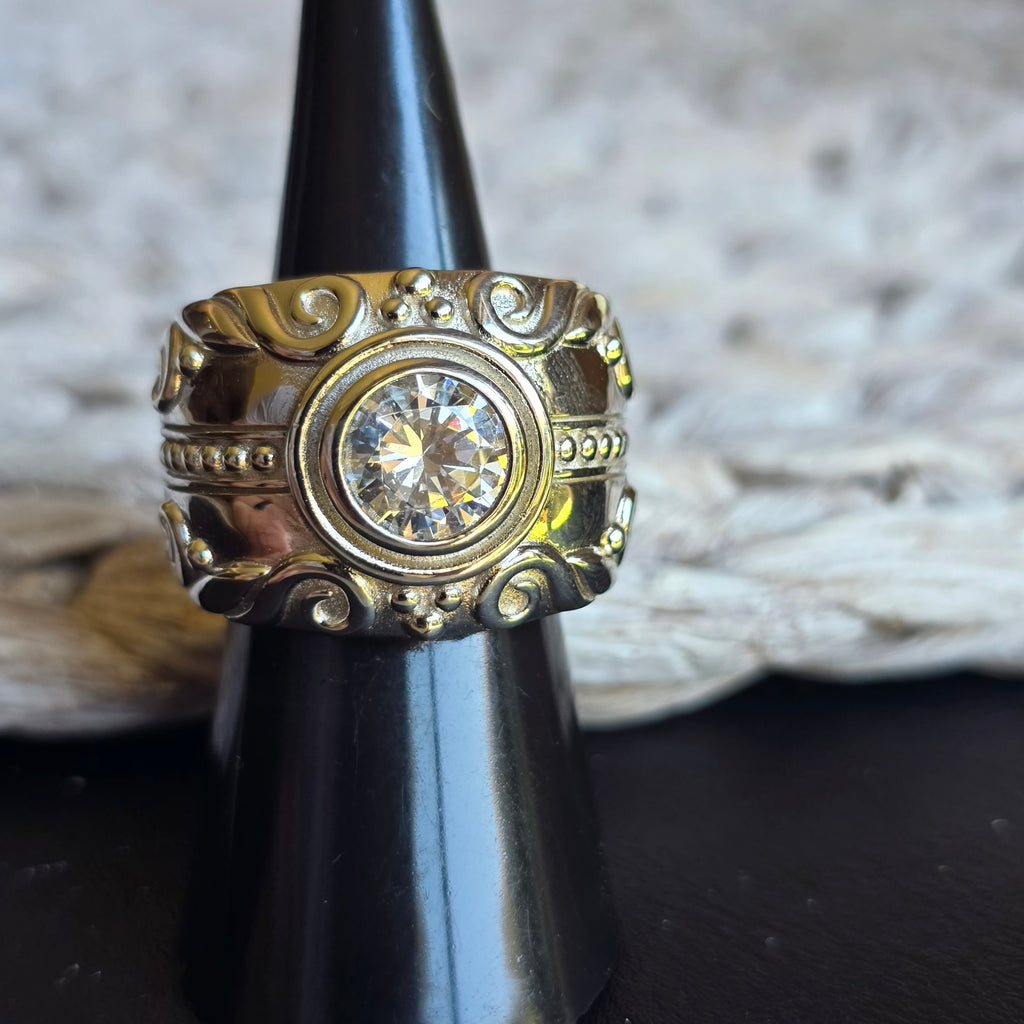 Round Enclosed Vintage ring
