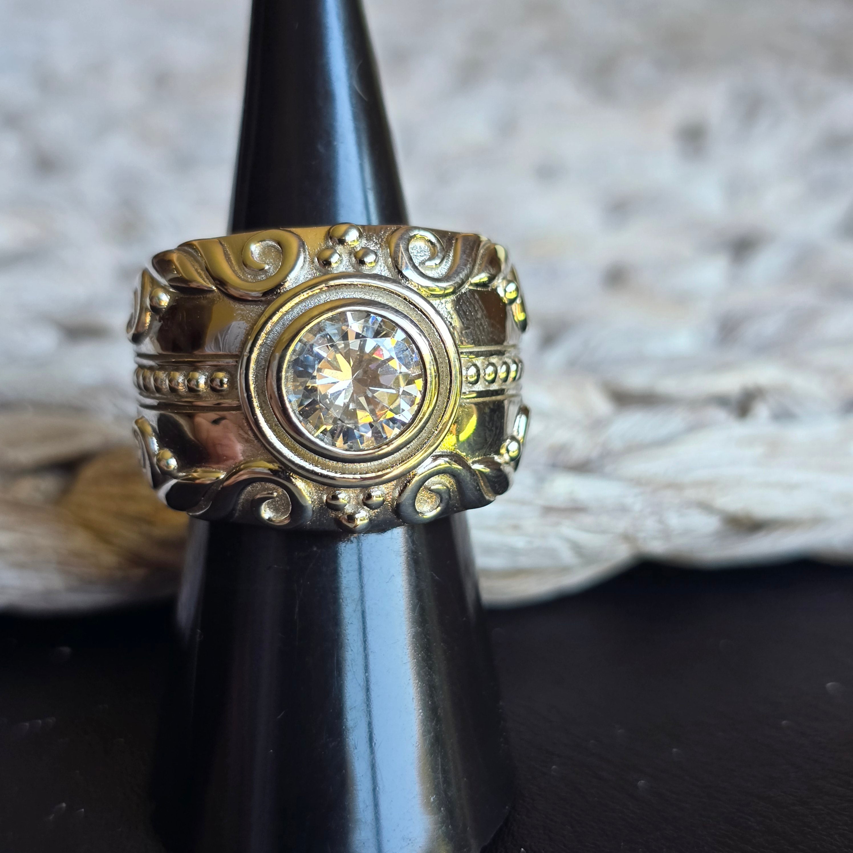 Round Enclosed Vintage ring