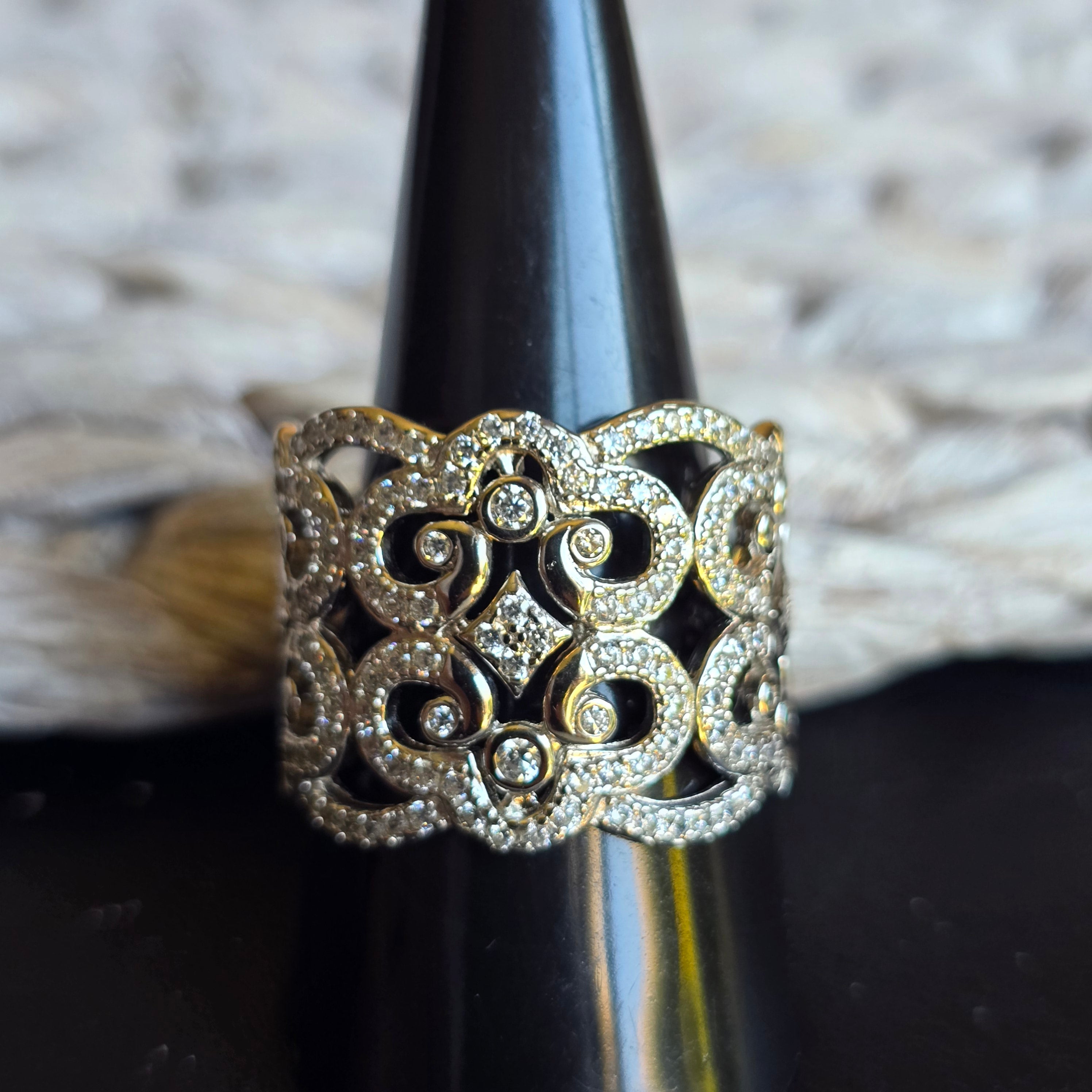 Antique style ring