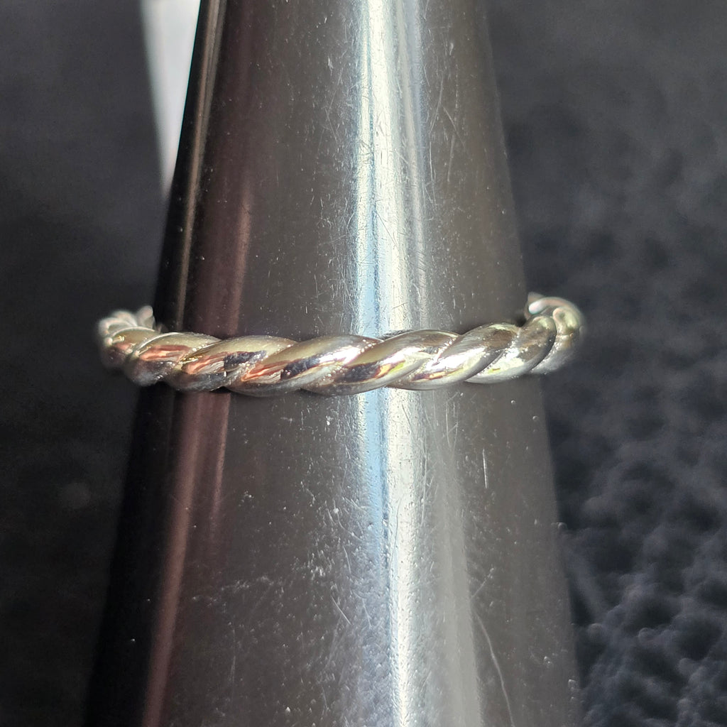 Twisted ring