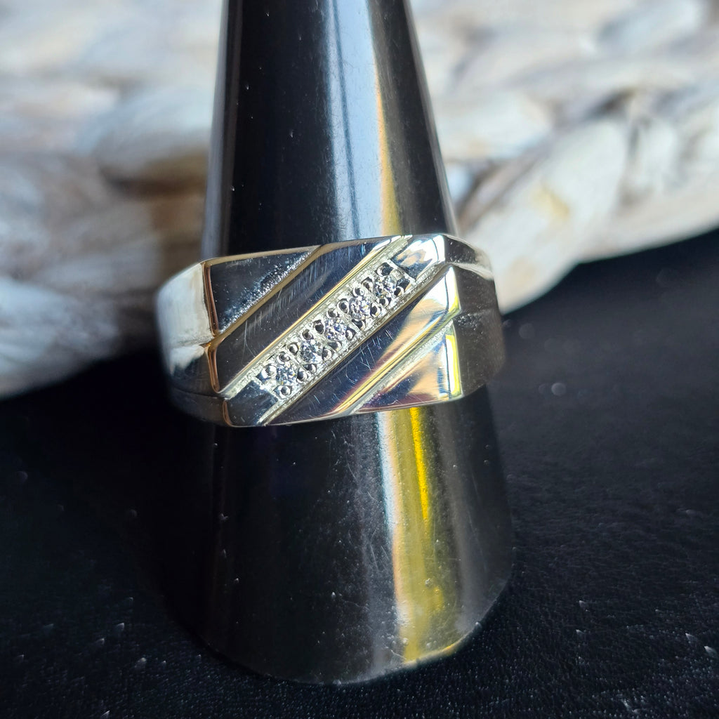 Flat Cz ring