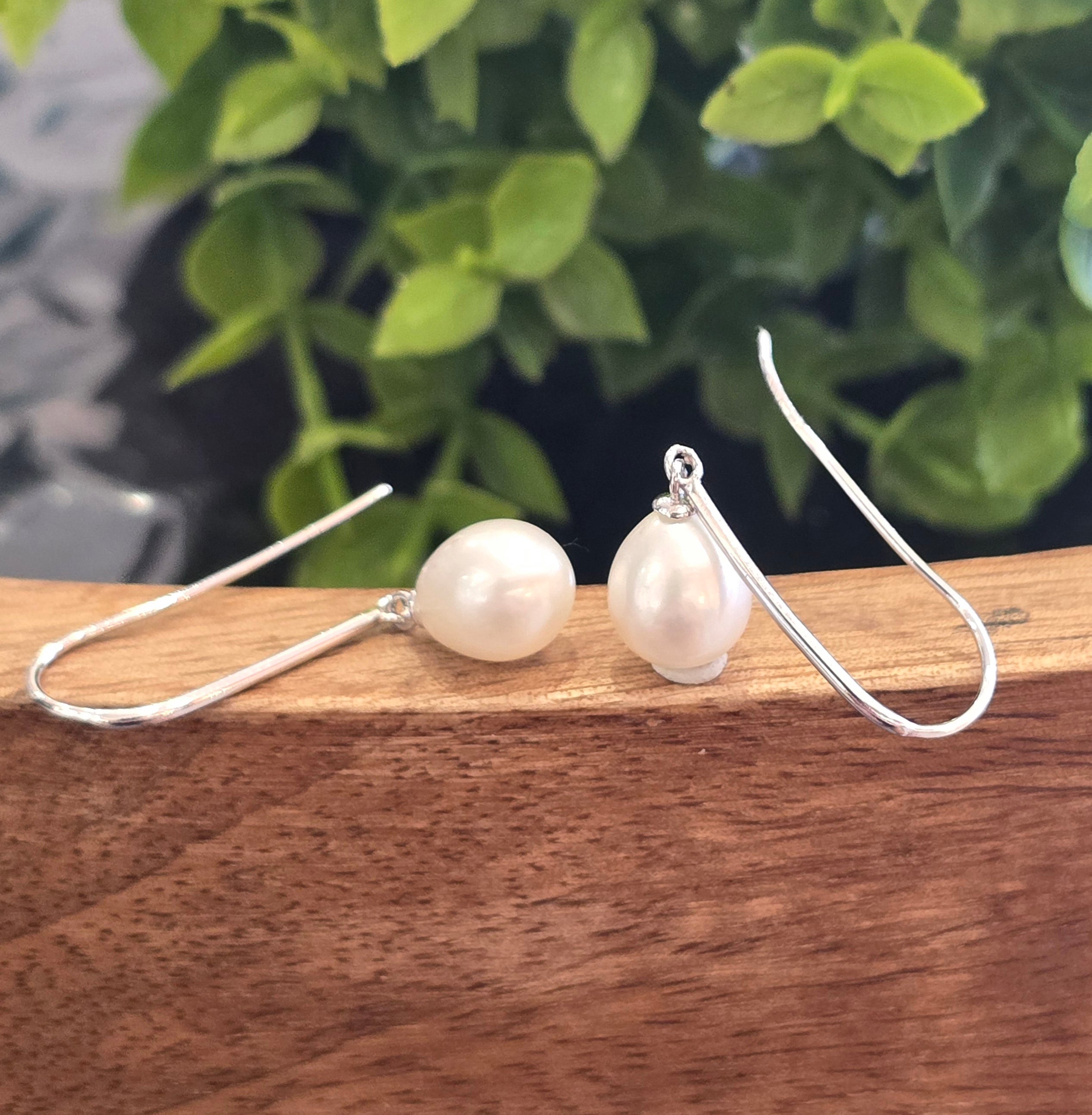 36mm Dangling Oval Pearl