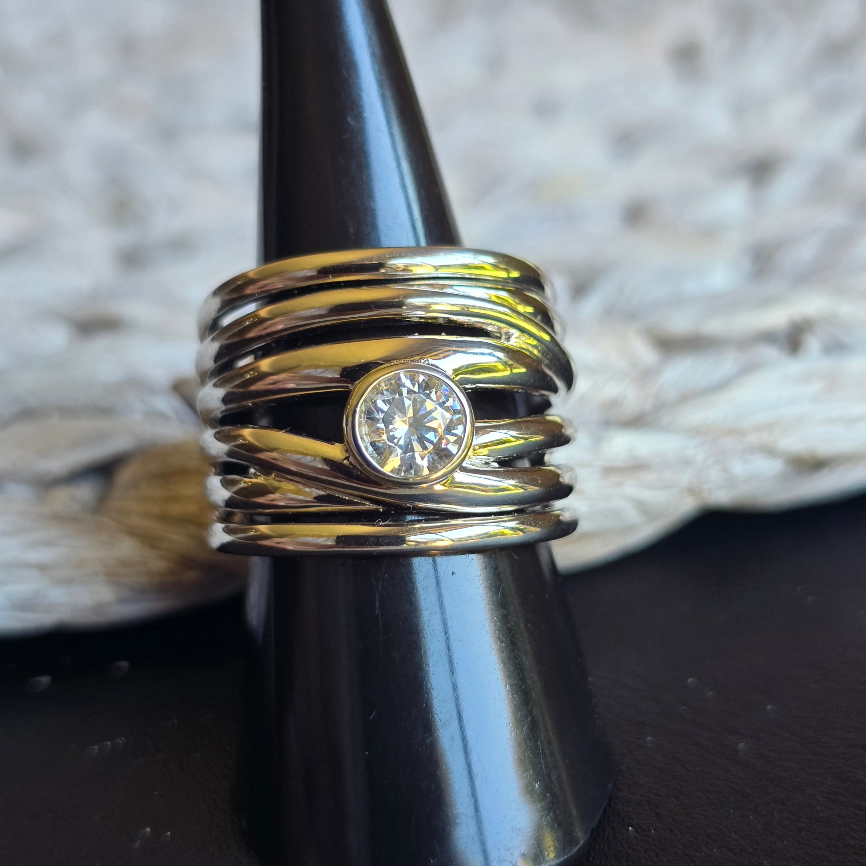 Round Cz ring