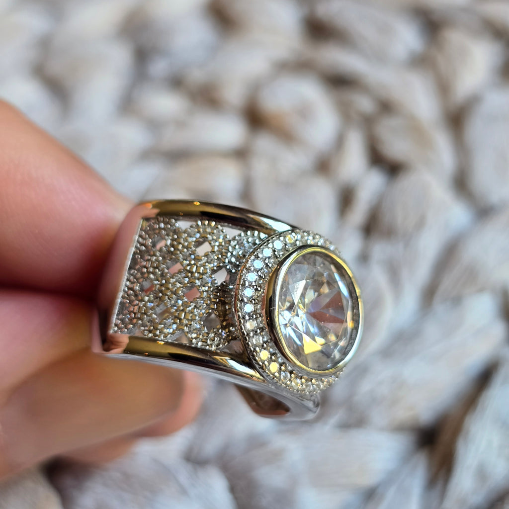 Vintage Round Enclosed Halo ring