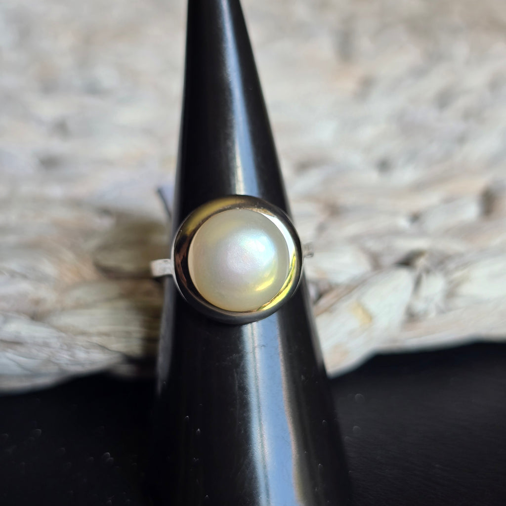 Plain Pearl ring