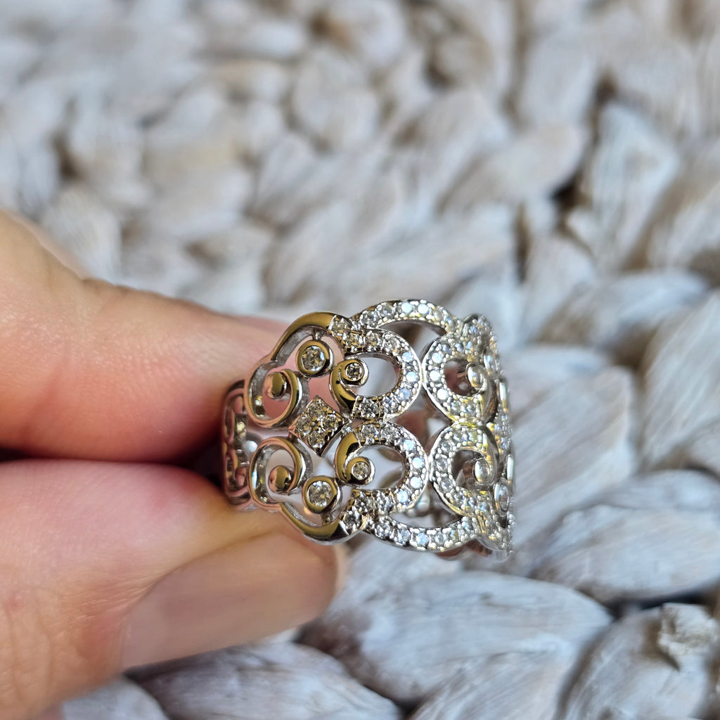 Antique style ring
