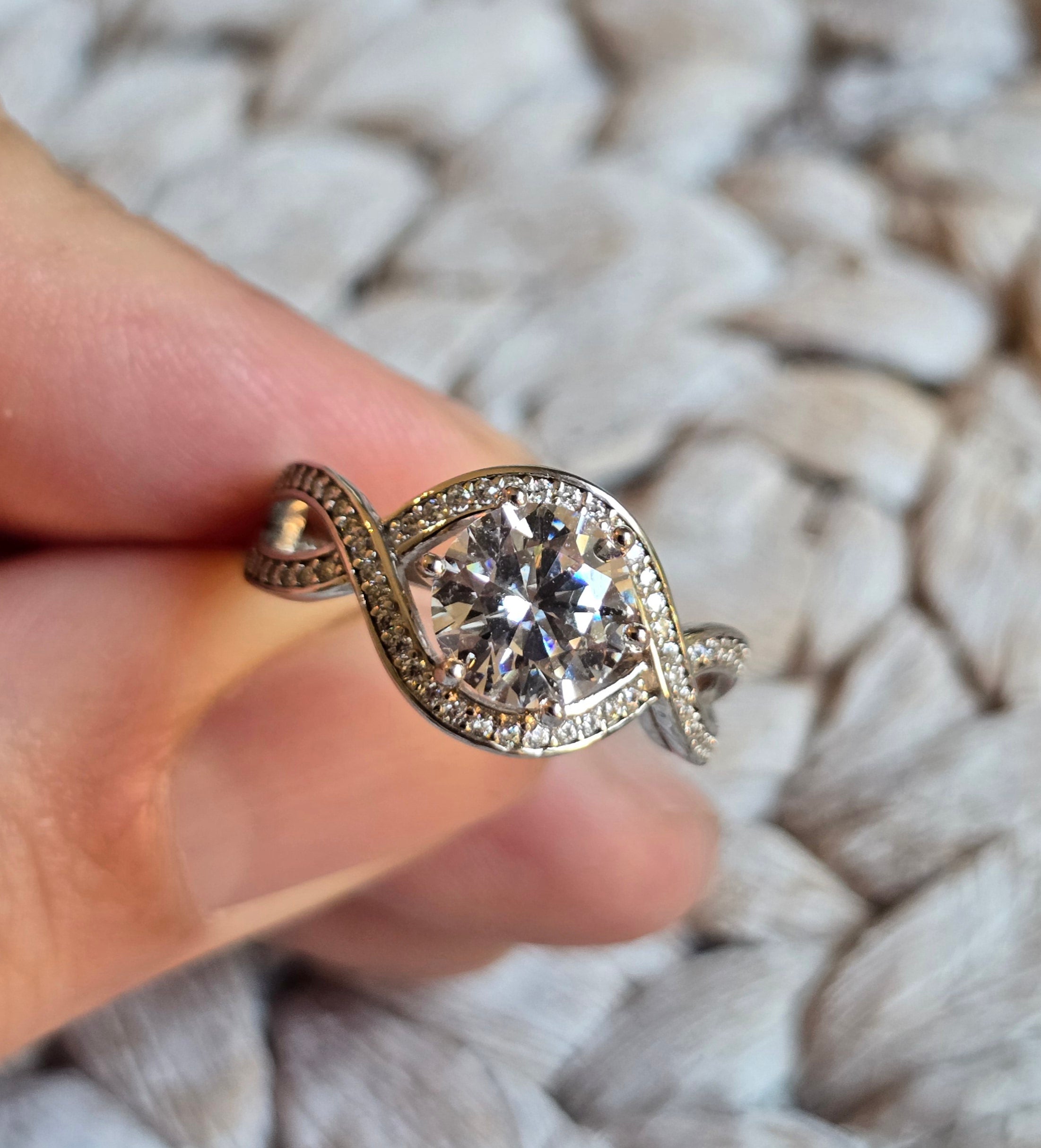 Round Cz ring