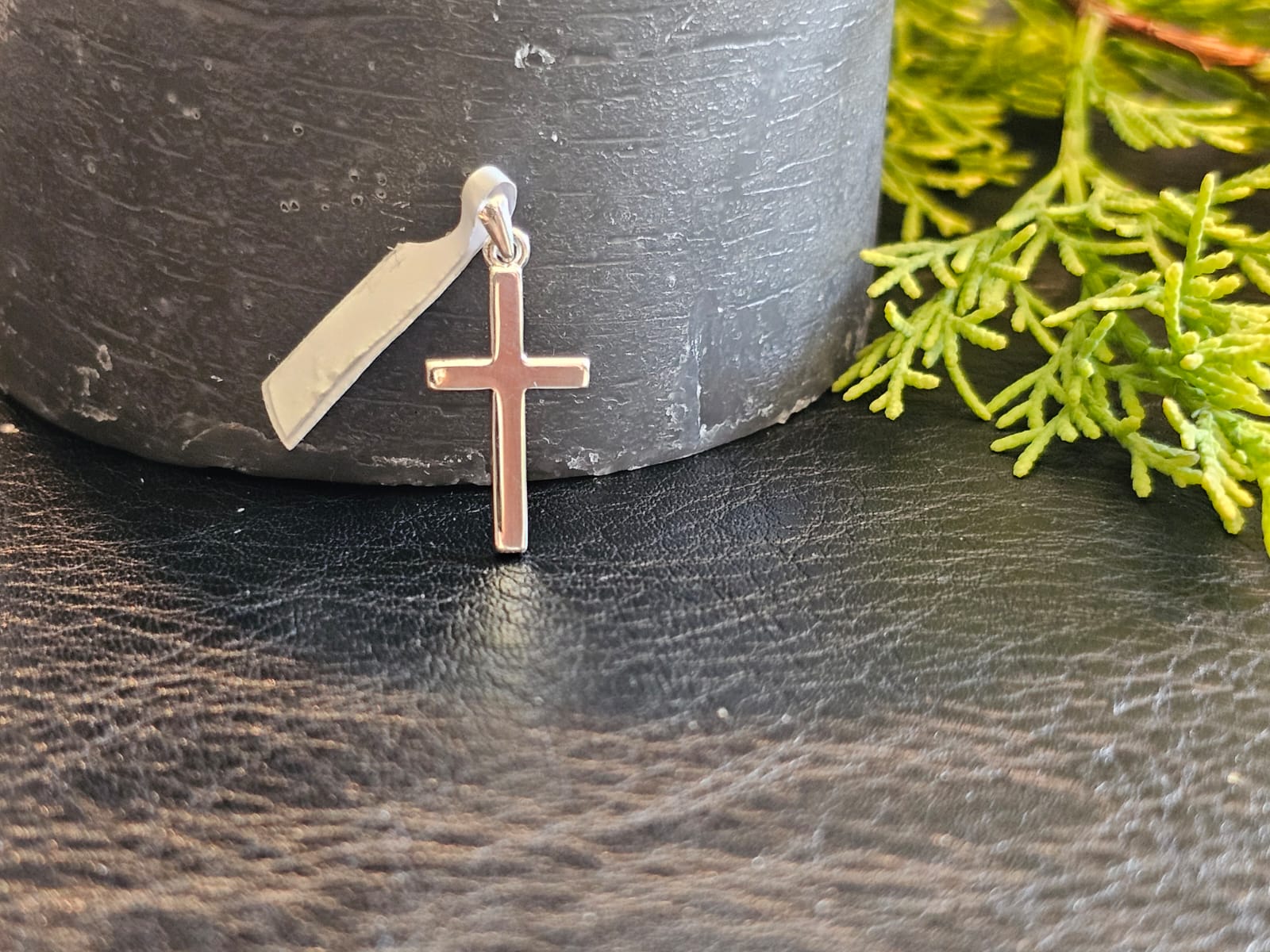 20x11mm Plain Cross