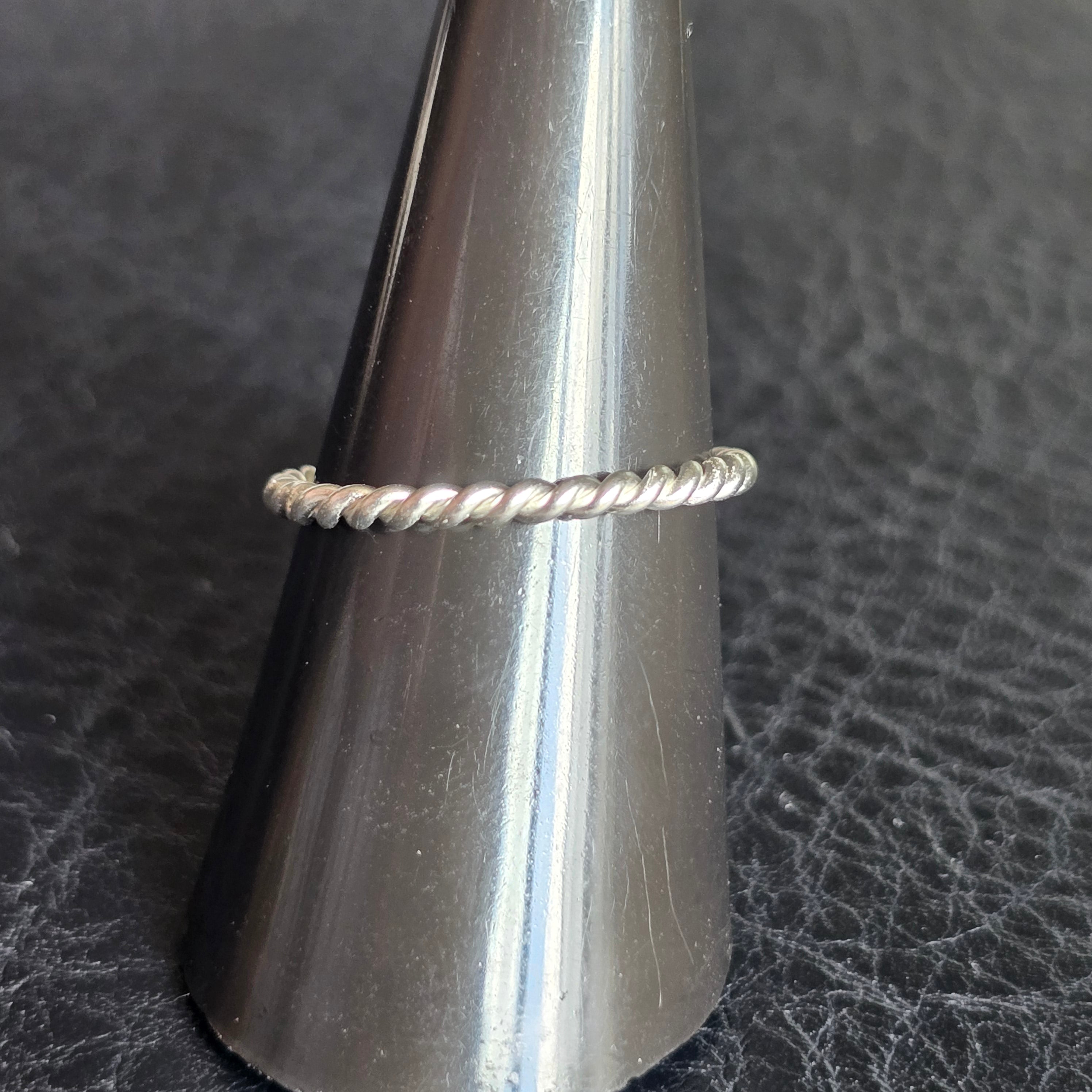 Plain Twisted ring