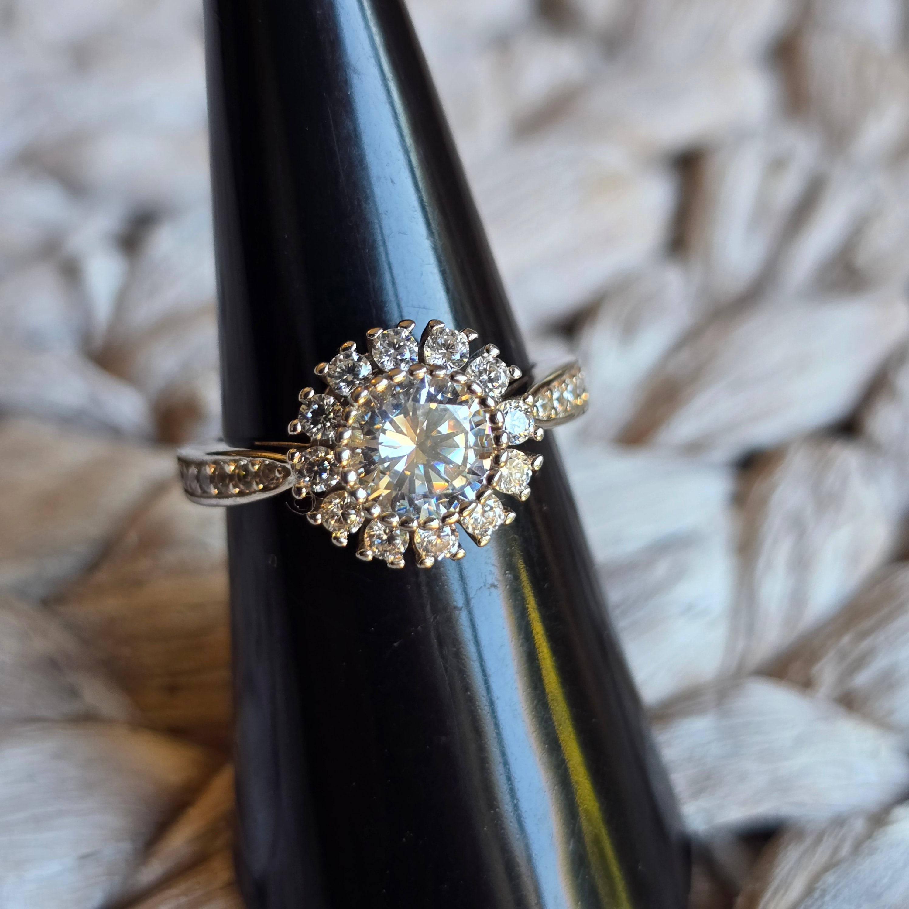 Round Cz ring